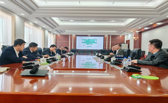 封面：：王岩董事长向双阳区委区政府向导汇报事情（调解一下清晰度 图片摆正）_副本.jpg