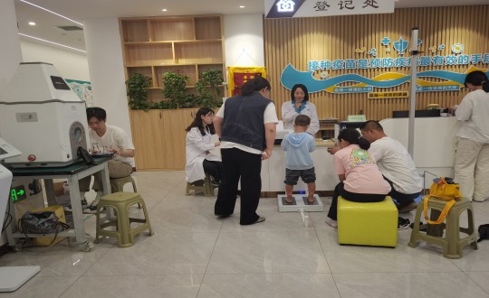 15.医疗公司“科学评估，，助力开展”儿童义诊活动现场_副本.jpg
